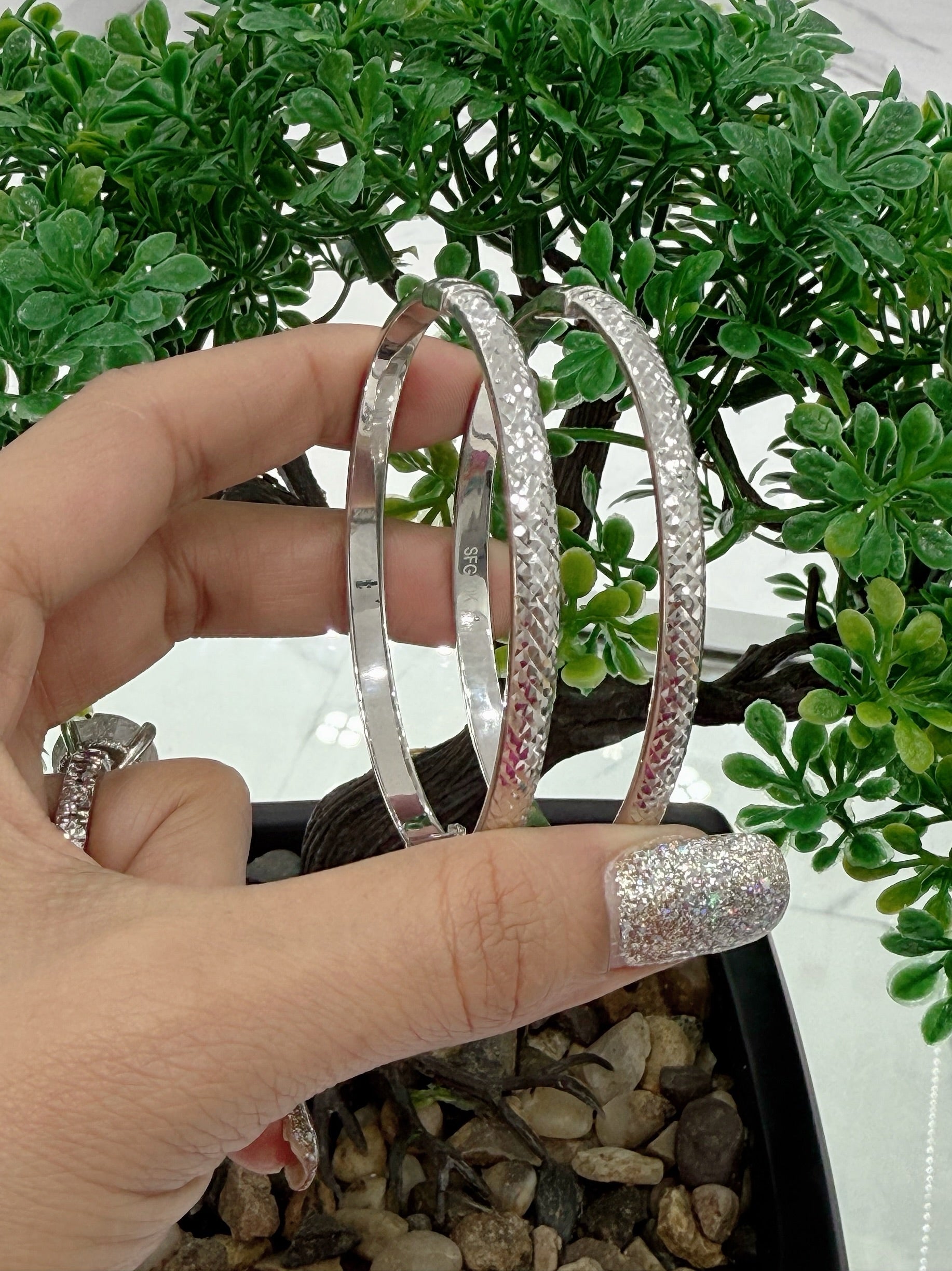 10K REAL WHITE GOLD LIGHT WEIGHT STACKABLE BANGLES 7 INCHES 2.5mm