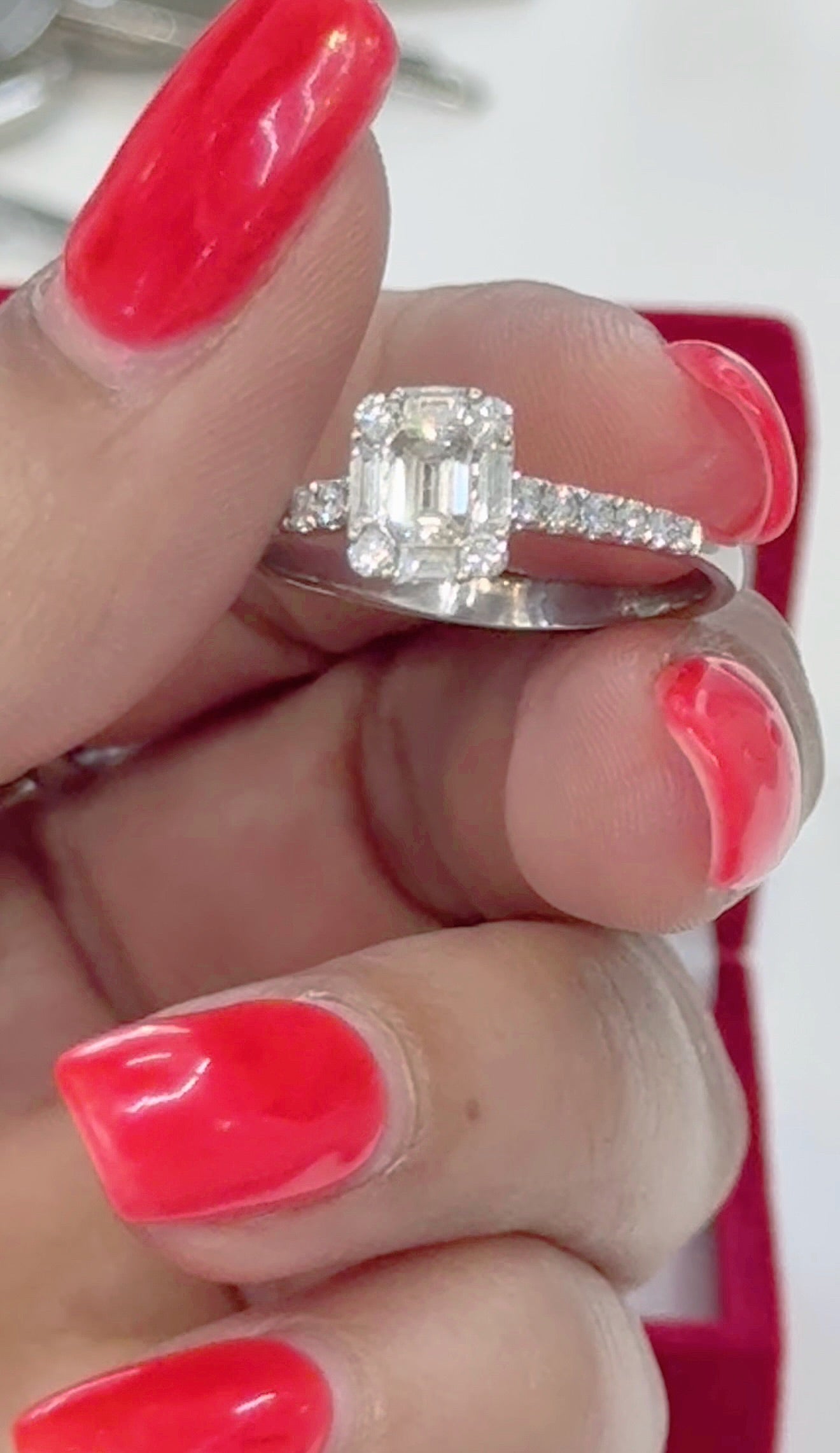 18k real solid white gold stunning natural diamond ring