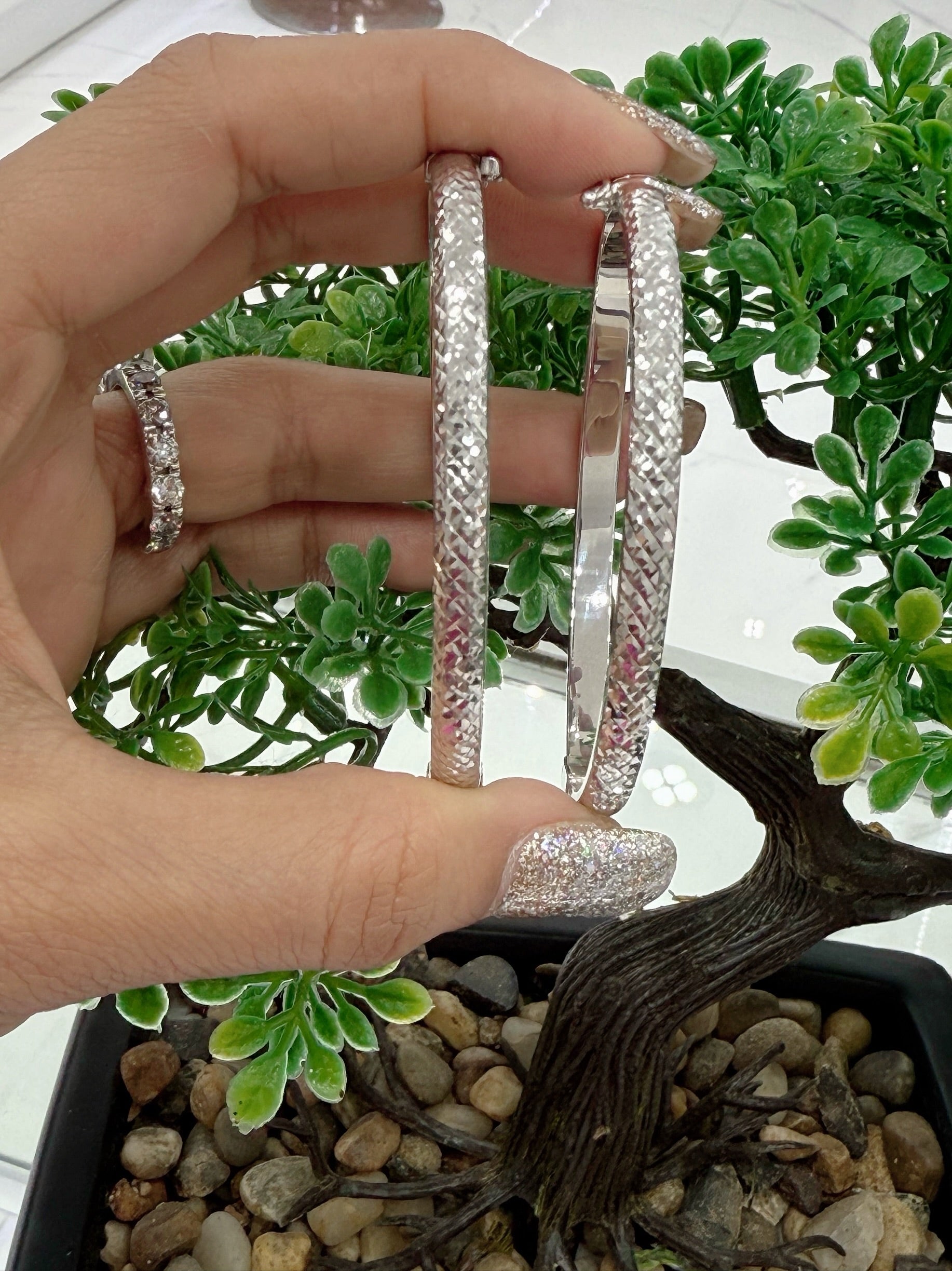 10K REAL WHITE GOLD LIGHT WEIGHT STACKABLE BANGLES 7 INCHES 2.5mm