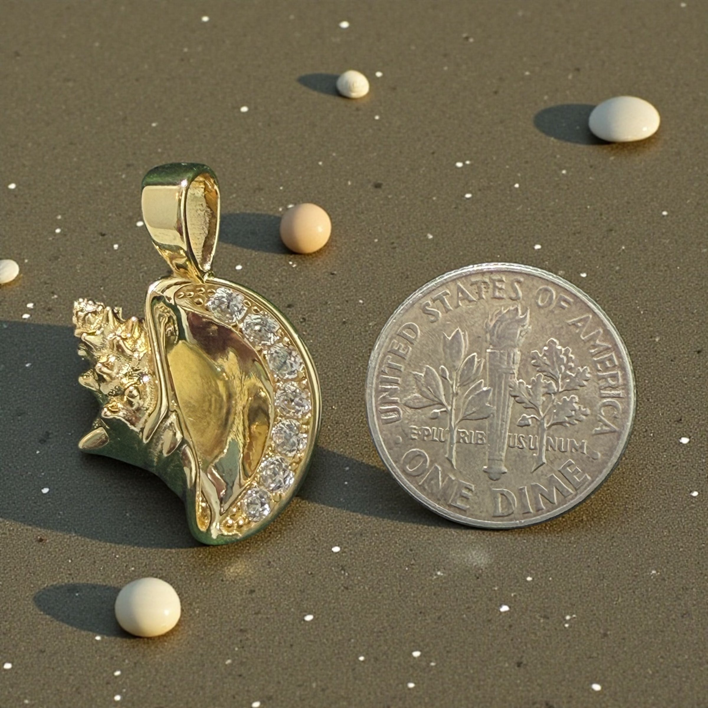 Gorgeoua 925 sterling silver handmade conch shell pendant in diamond crystalline 14k gold vermail