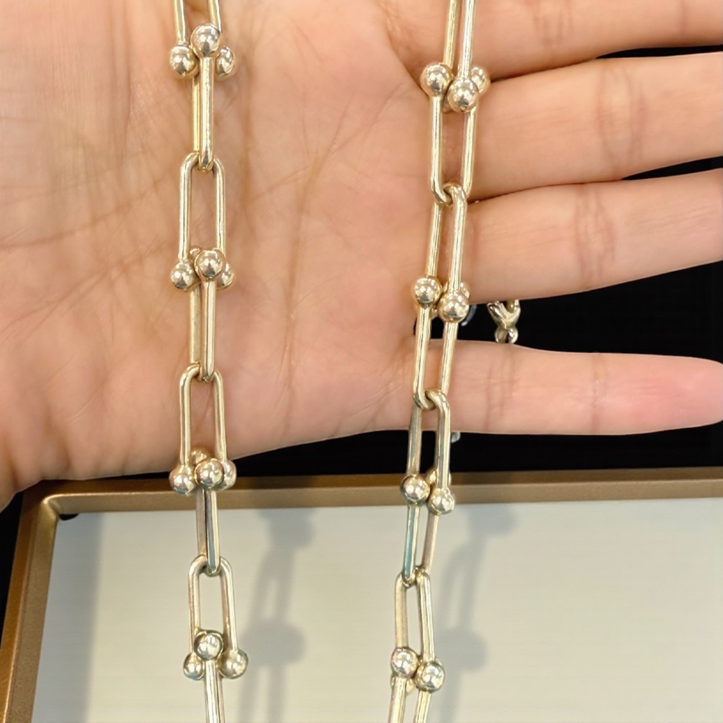 14k real gold beautiful light weight shackle chain 18” long