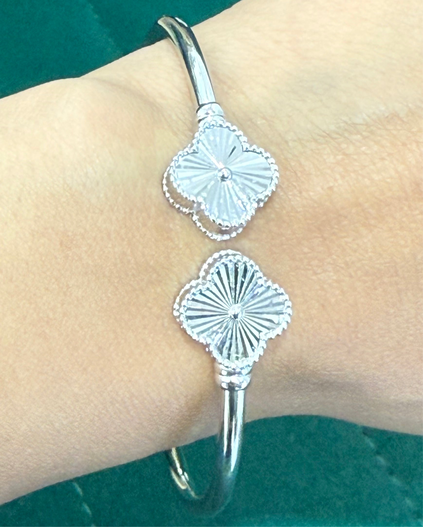 10k Real White Gold hinge flower Bracelet 7”