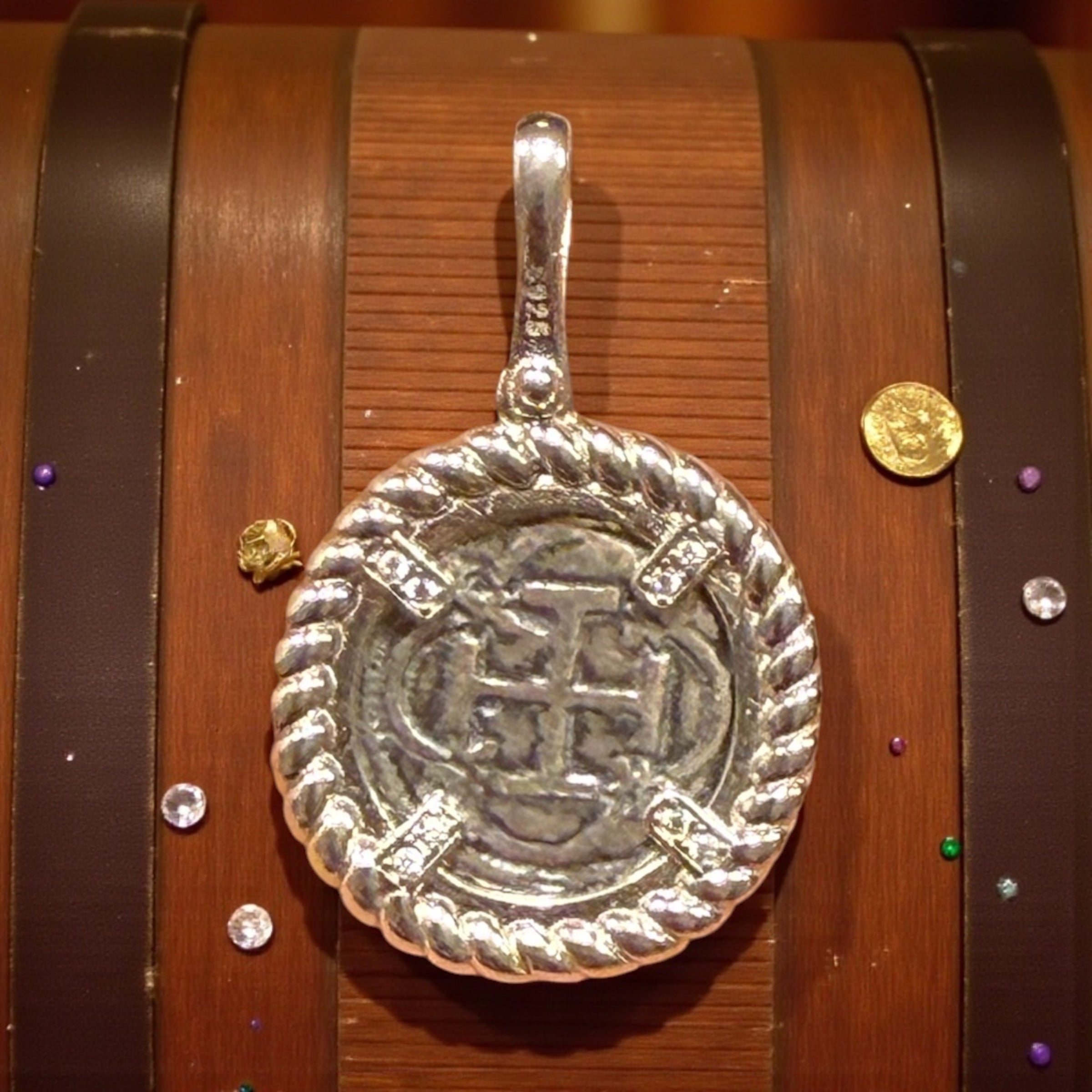 Gorgeous Atocha Shipwreck coin pendant in rope bezel setting 21mm