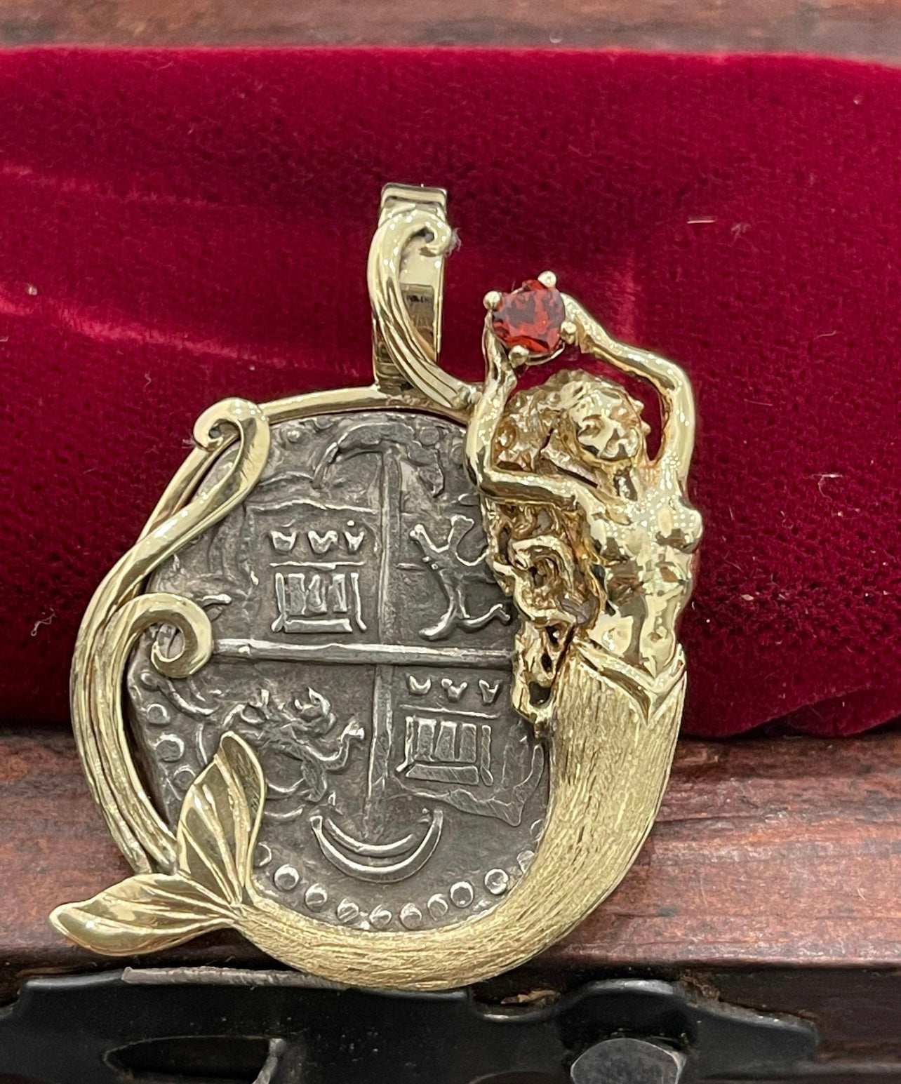 GORGEOUS ATOCHA SHIPWRECK SILVER COIN PENDANT IN 14KT SOLID REAL GOLD MERMAID BEZEL HOLDING A GEMSTONE