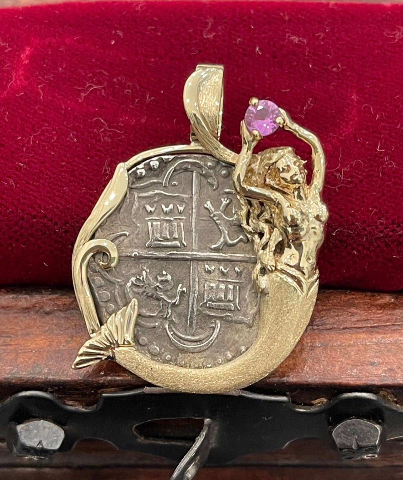GORGEOUS ATOCHA SHIPWRECK SILVER COIN PENDANT IN 14KT SOLID REAL GOLD MERMAID BEZEL HOLDING A GEMSTONE