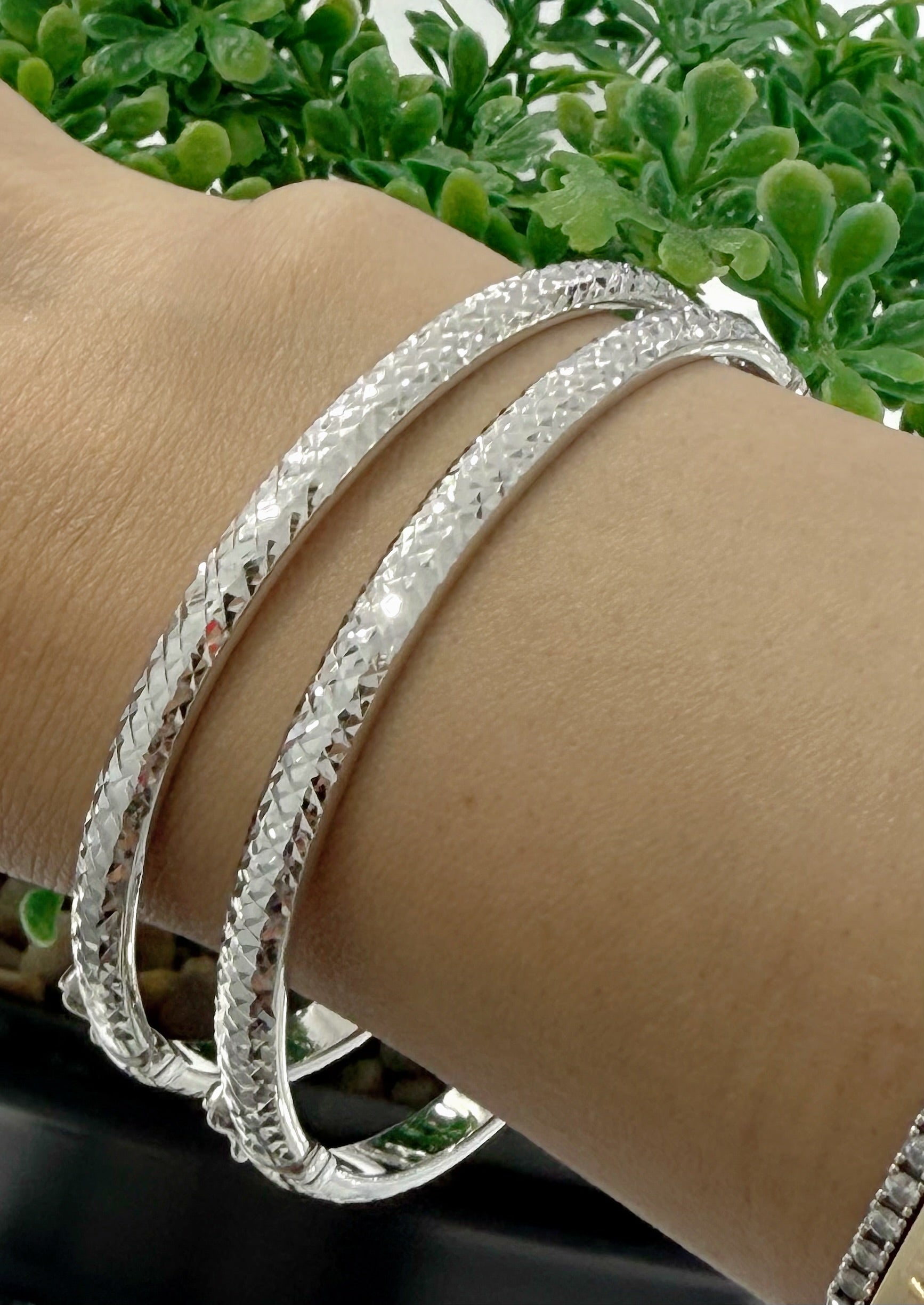 10K REAL WHITE GOLD STACKABLE BANGLES 7.5 INCHES 4.5MM