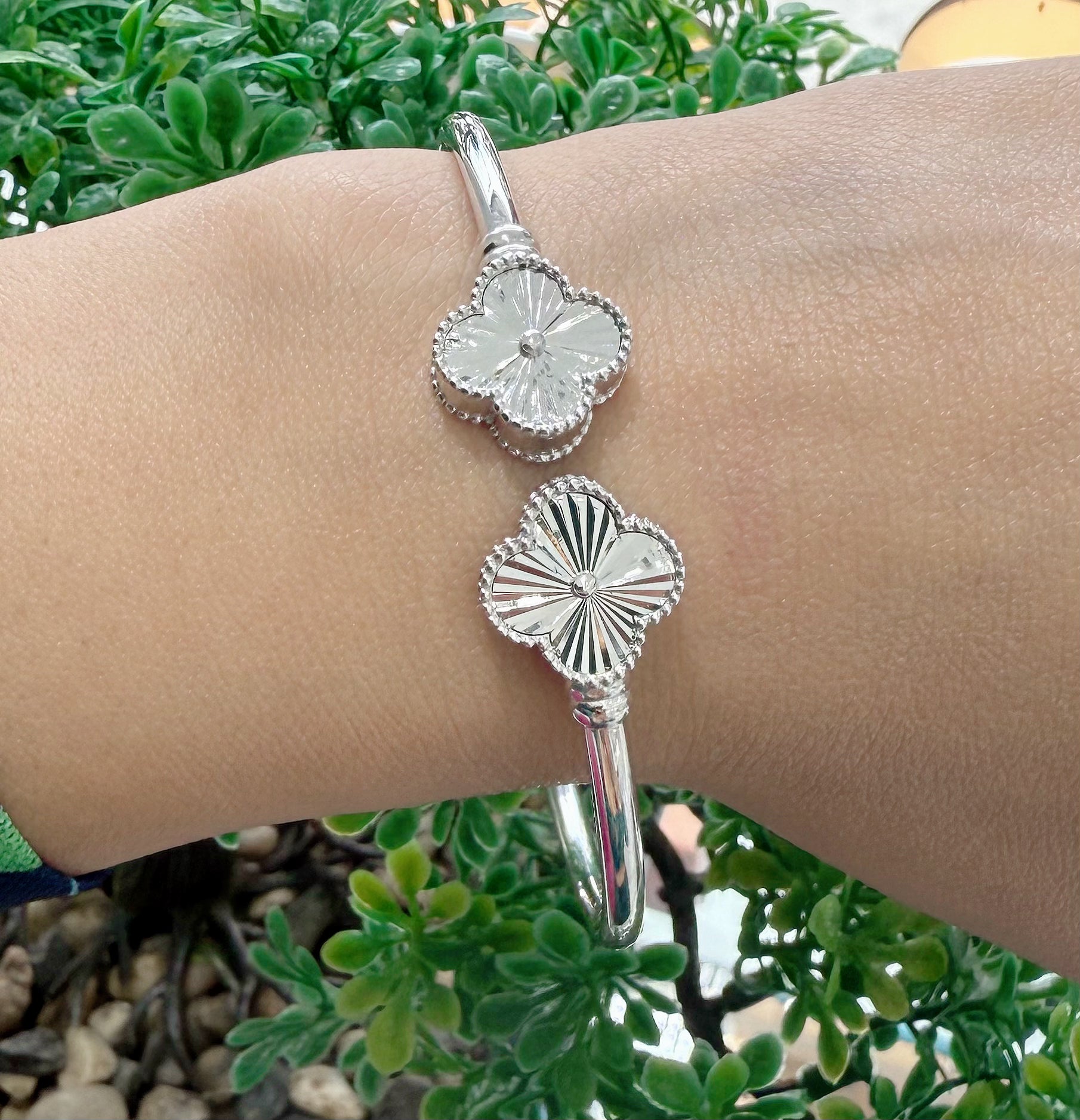 10k Real White Gold hinge flower Bracelet 7”