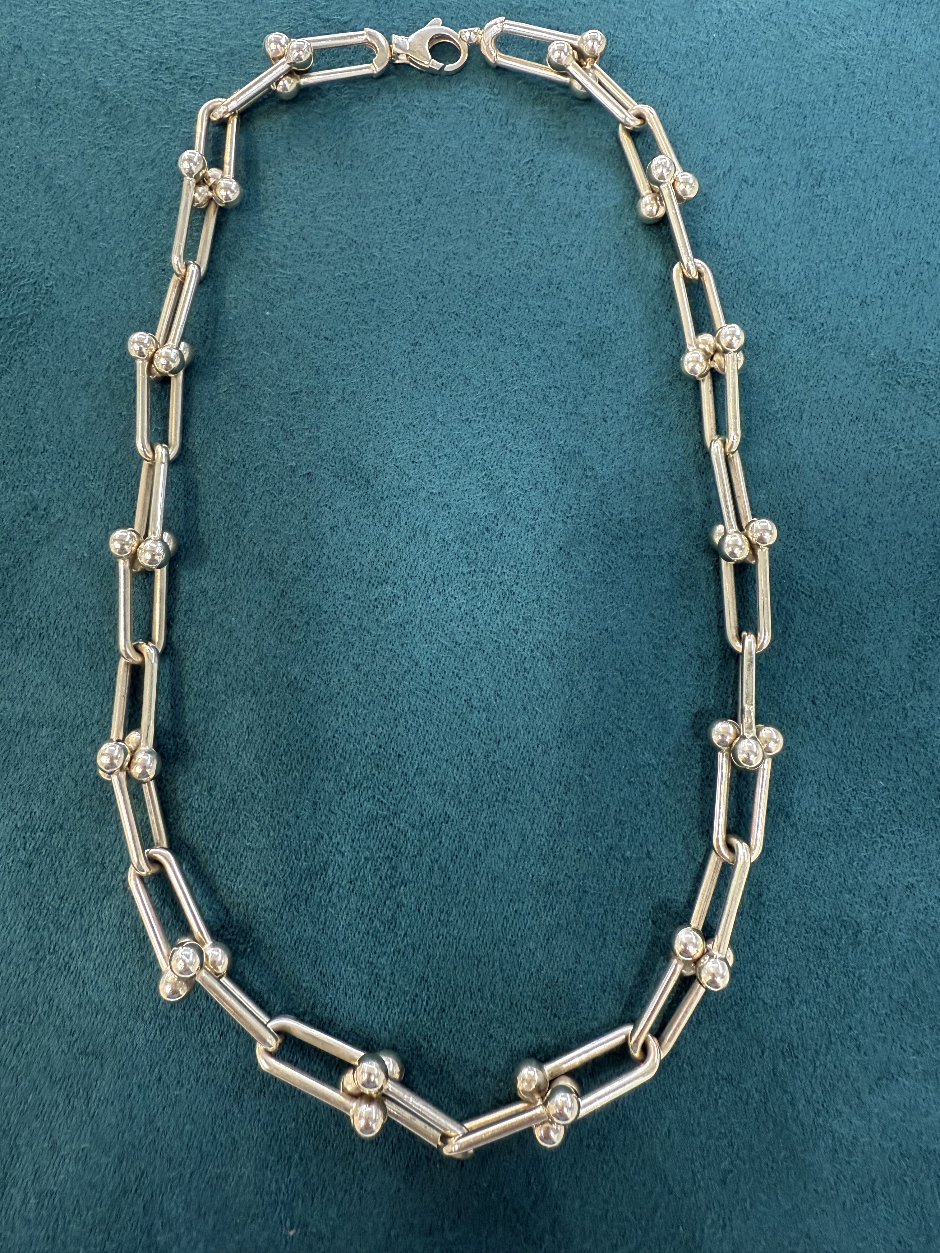 14k real gold beautiful light weight shackle chain 18” long