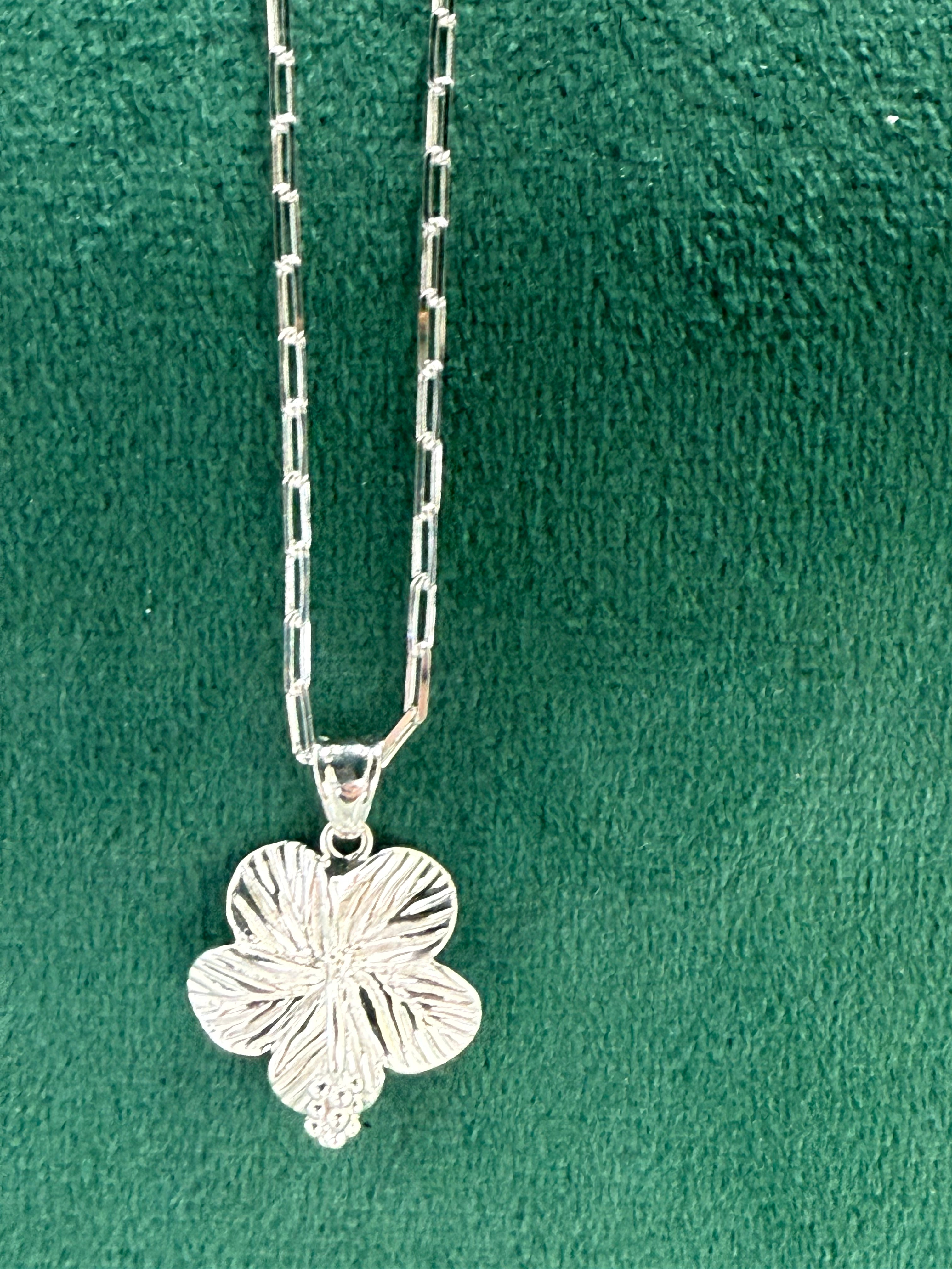 Beautiful 925 sterling silver flower necklace
