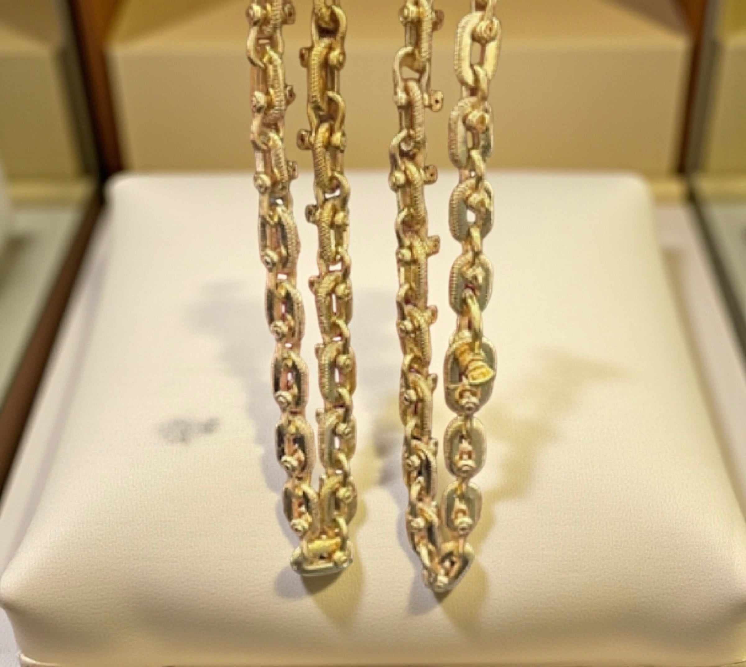 14K SOLID REAL GOLD HANDMADE BEAUTIFUL  SHACKLE LINK CHAIN 6MM.