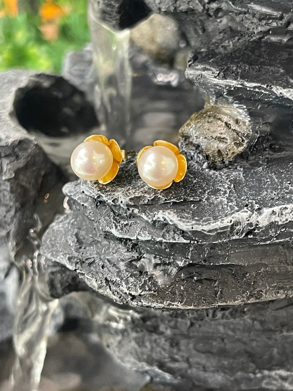 🌺FRESH WATER GENUINE PEARL STUD EARRINGS IN 14K REAL GOLD FLOWER SETTING🌺