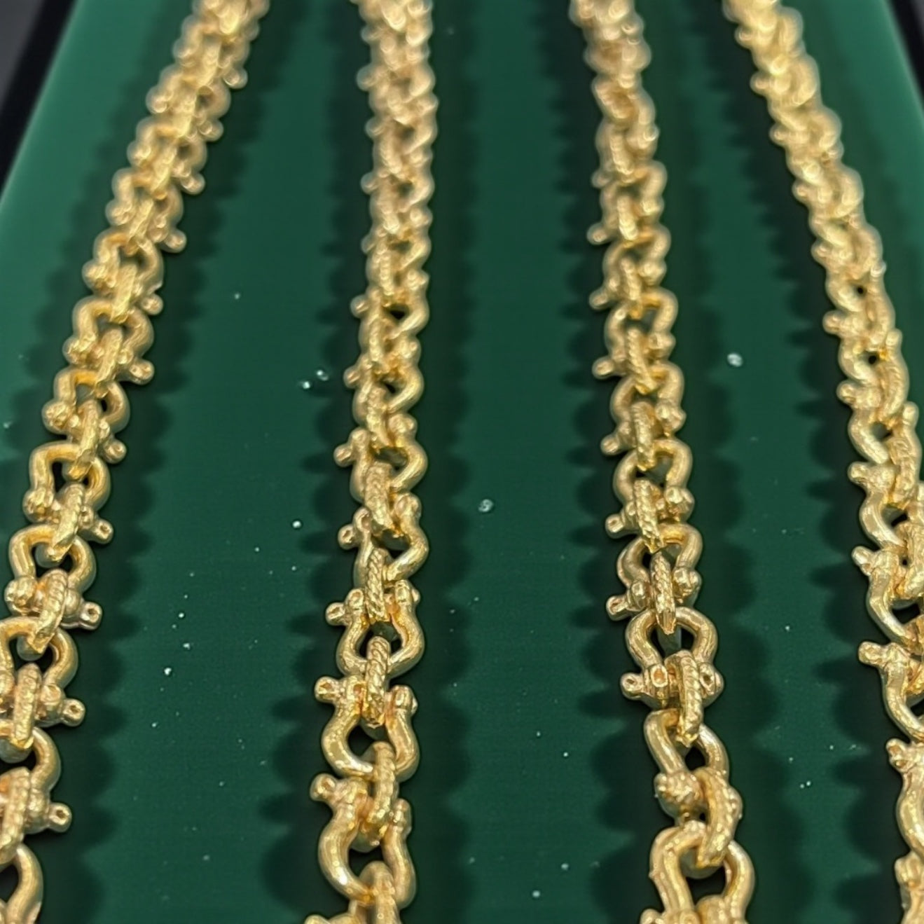 14K SOLID REAL GOLD HANDMADE BEAUTIFUL  SHACKLE LINK CHAIN 5.5MM