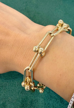 14k real gold beautiful light weight shackle bracelet 7” long