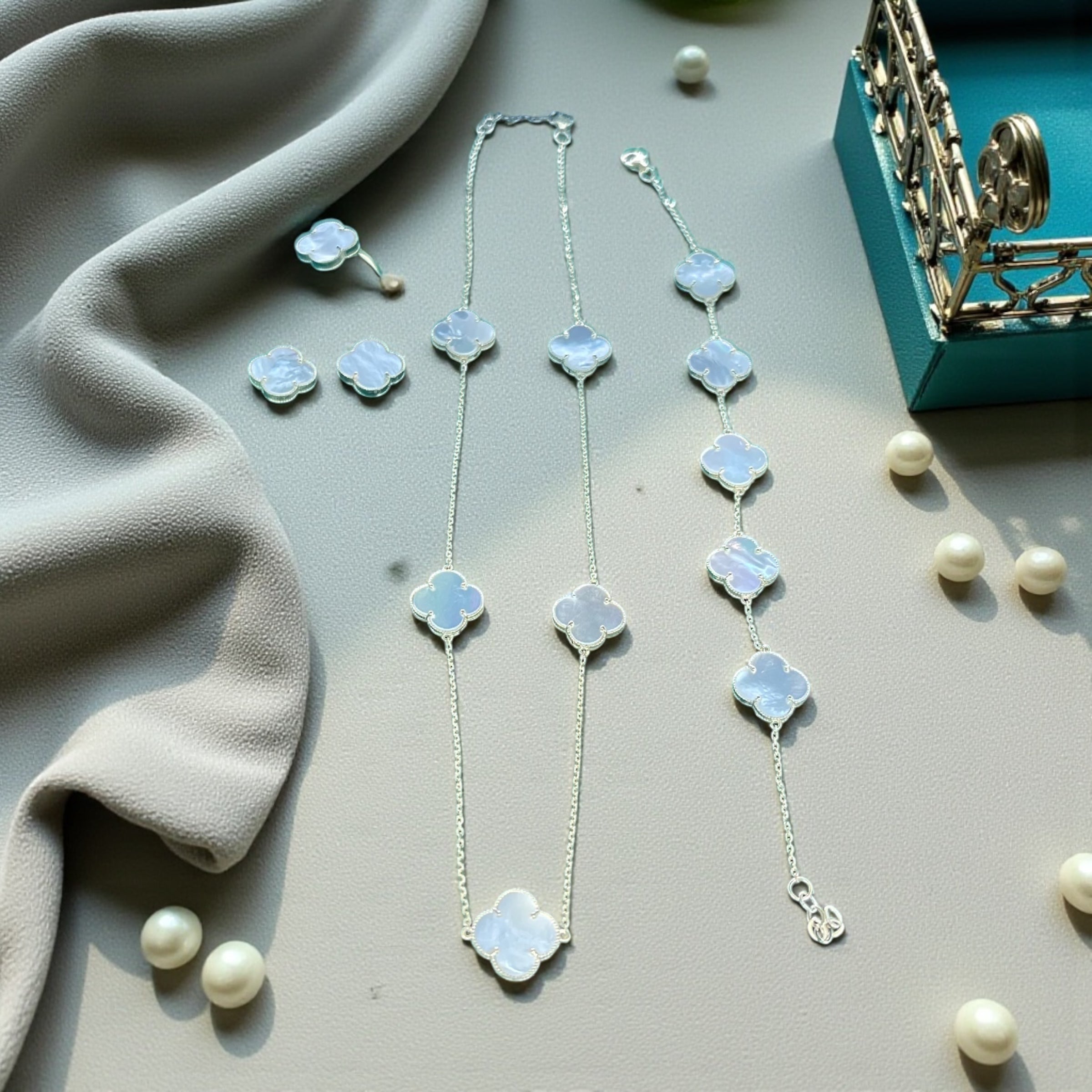 10K REAL GOLD WHITE FLOWER JEWELRY