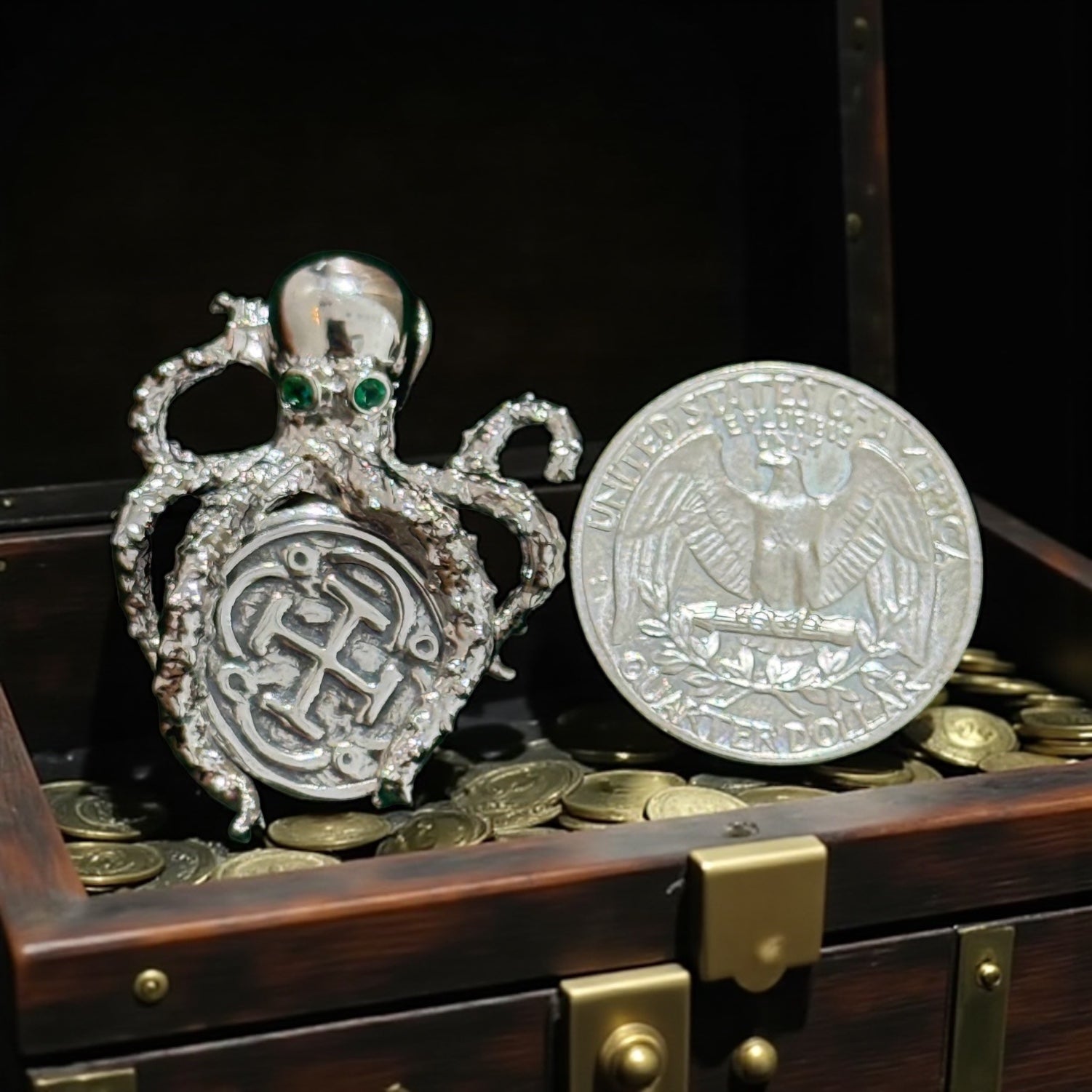 Gorgeous atocha 925 solid sterling silver coin pendant in octopus setting with green gemstone eyes