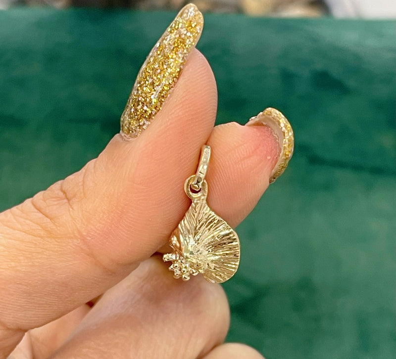 14K REAL SOLID GOLD HANDMADE MINI CONCH SHELL PENDANT