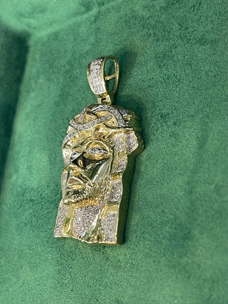 10K REAL GOLD 0.45 CTW REAL DAIMOND JESUS PENDANT