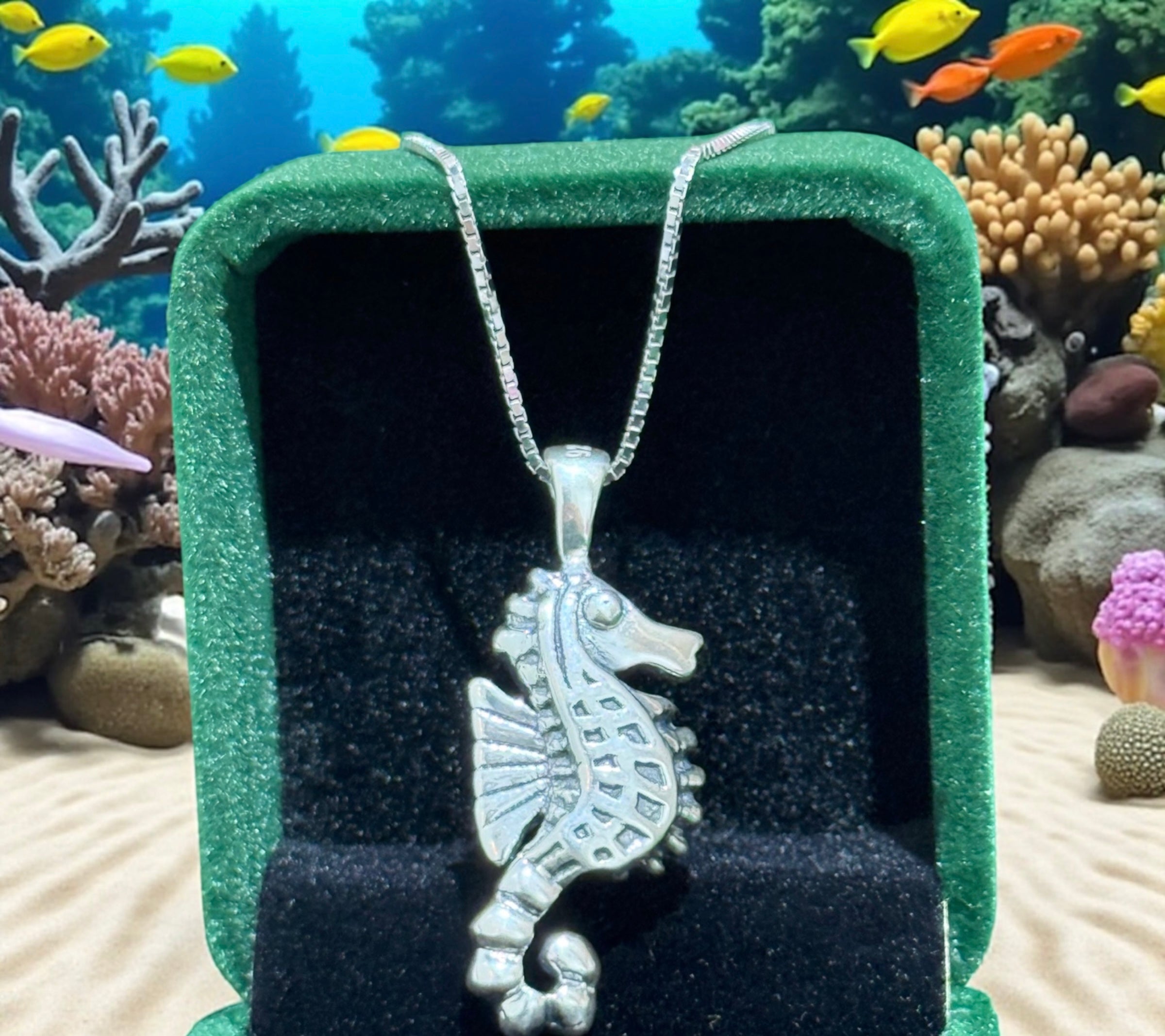 925 Sterling Silver sea horse pendant