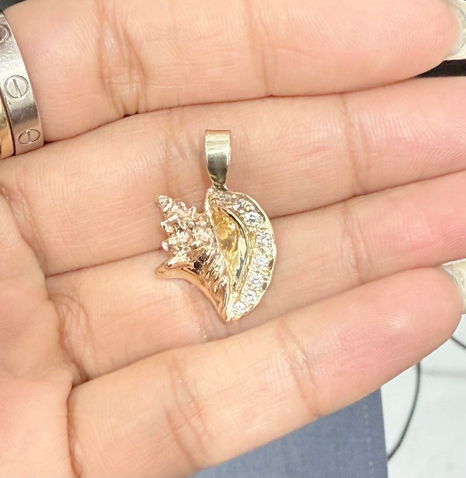 14K REAL SOLID GOLD HANDMADE CONCH SHELL PENDANT SET IN NATURAL DIAMOND