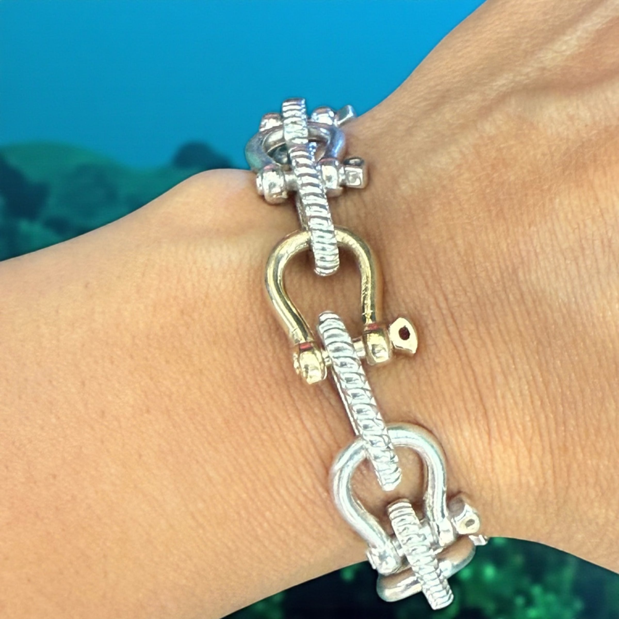 925 ITALIAN SOLID STERLING SILVER HANDMADE HEAVY SHACKLE BRACELET 11MM WITH 1 SINGLE CENTRE 10K SOLID GOLD SHACKLE LINK