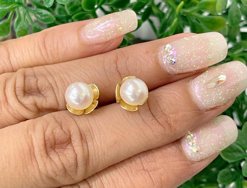 🌺FRESH WATER GENUINE PEARL STUD EARRINGS IN 14K REAL GOLD FLOWER SETTING🌺