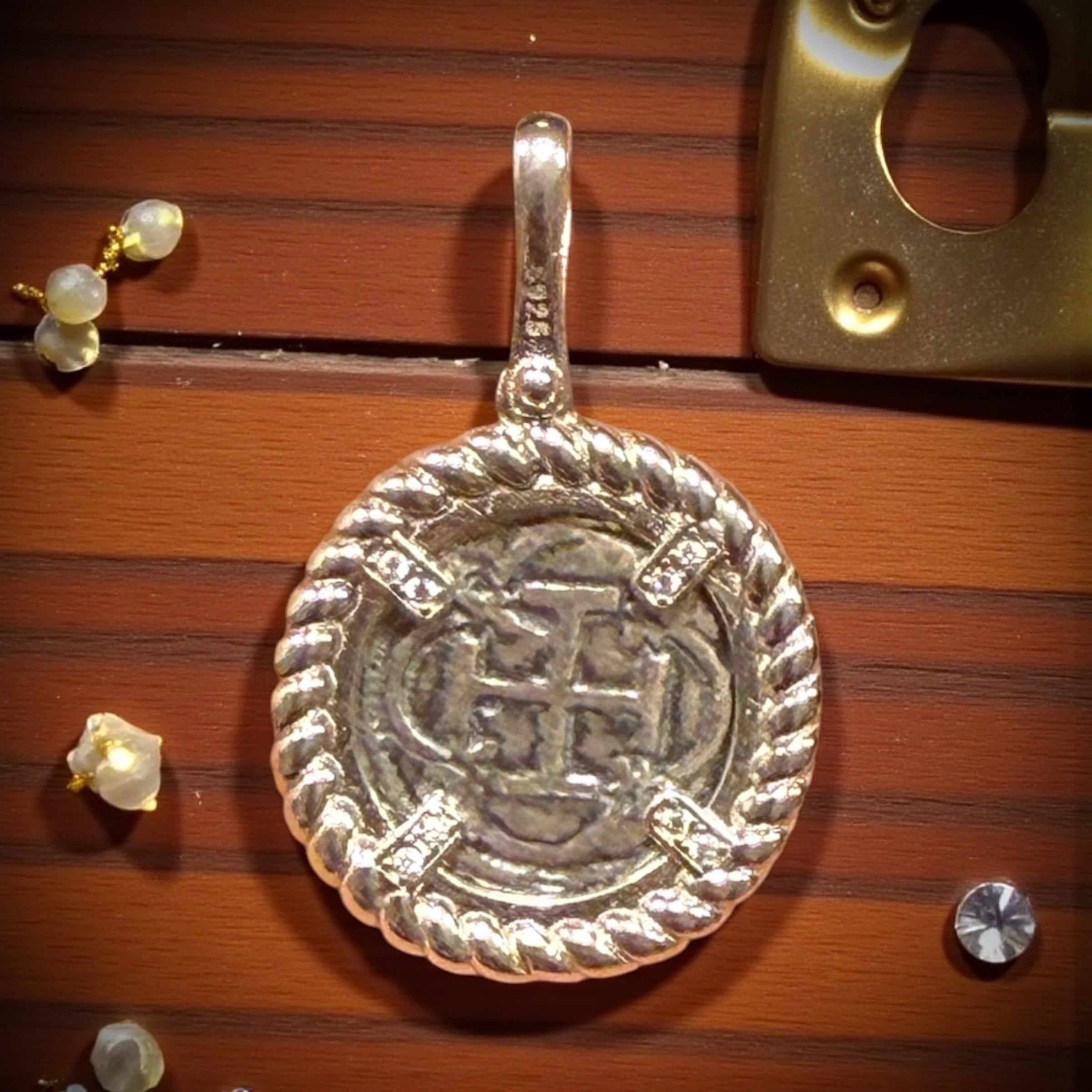Gorgeous Atocha Shipwreck coin pendant in rope bezel setting 21mm
