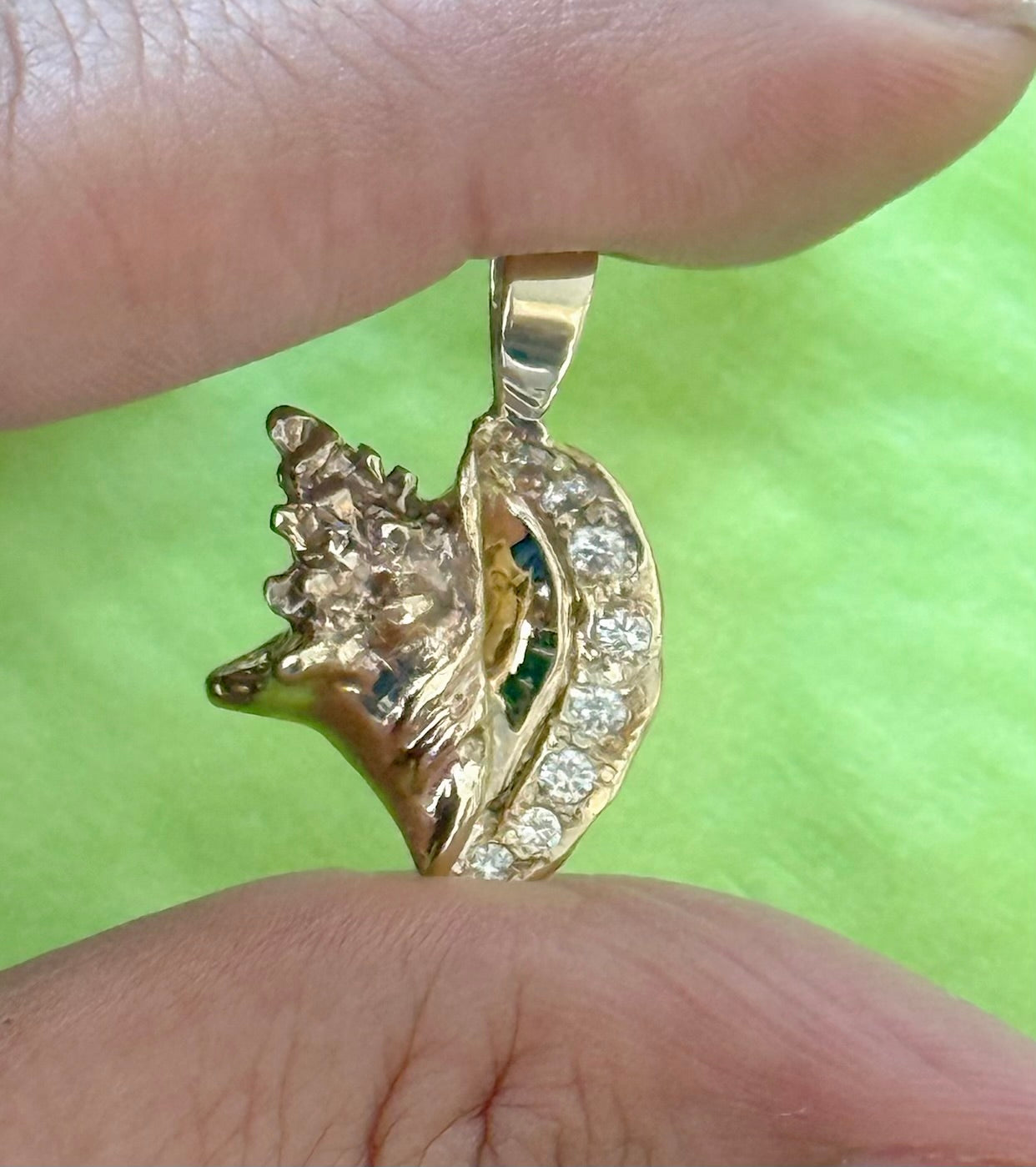 14K REAL SOLID GOLD HANDMADE CONCH SHELL PENDANT SET IN NATURAL DIAMOND
