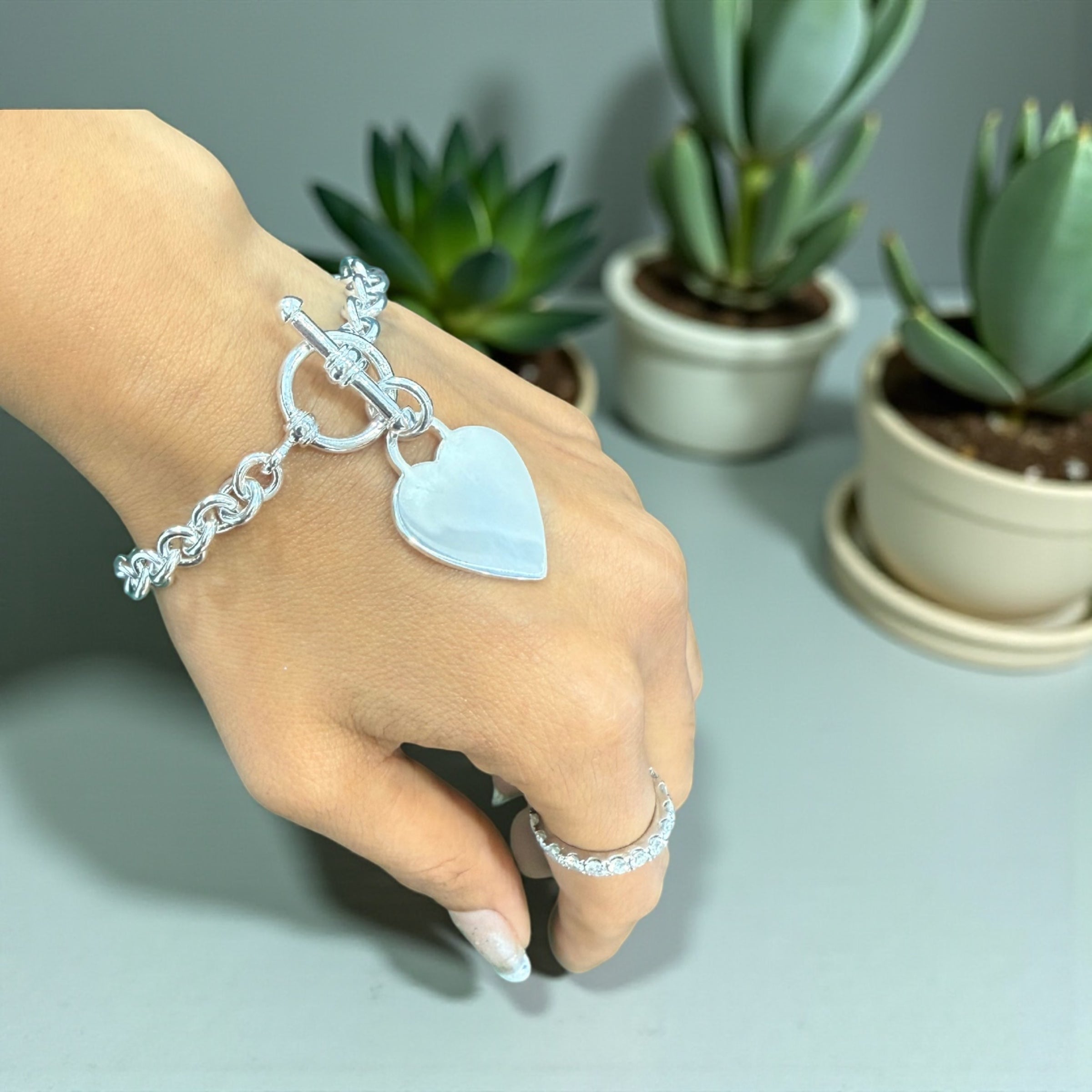 Gorgeous 925 solid sterling silver toggle heart bracelet 7”