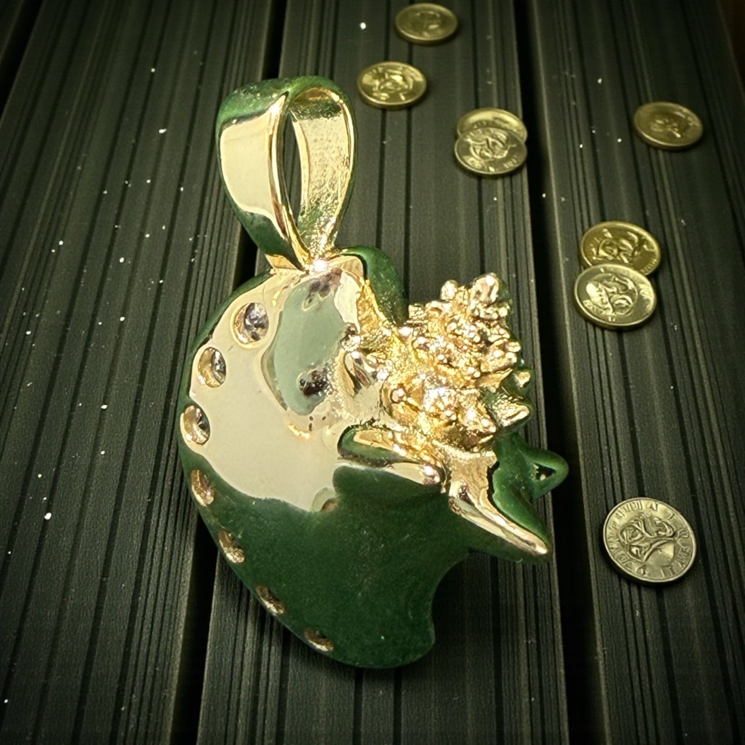 Gorgeoua 925 sterling silver handmade conch shell pendant in diamond crystalline 14k gold vermail