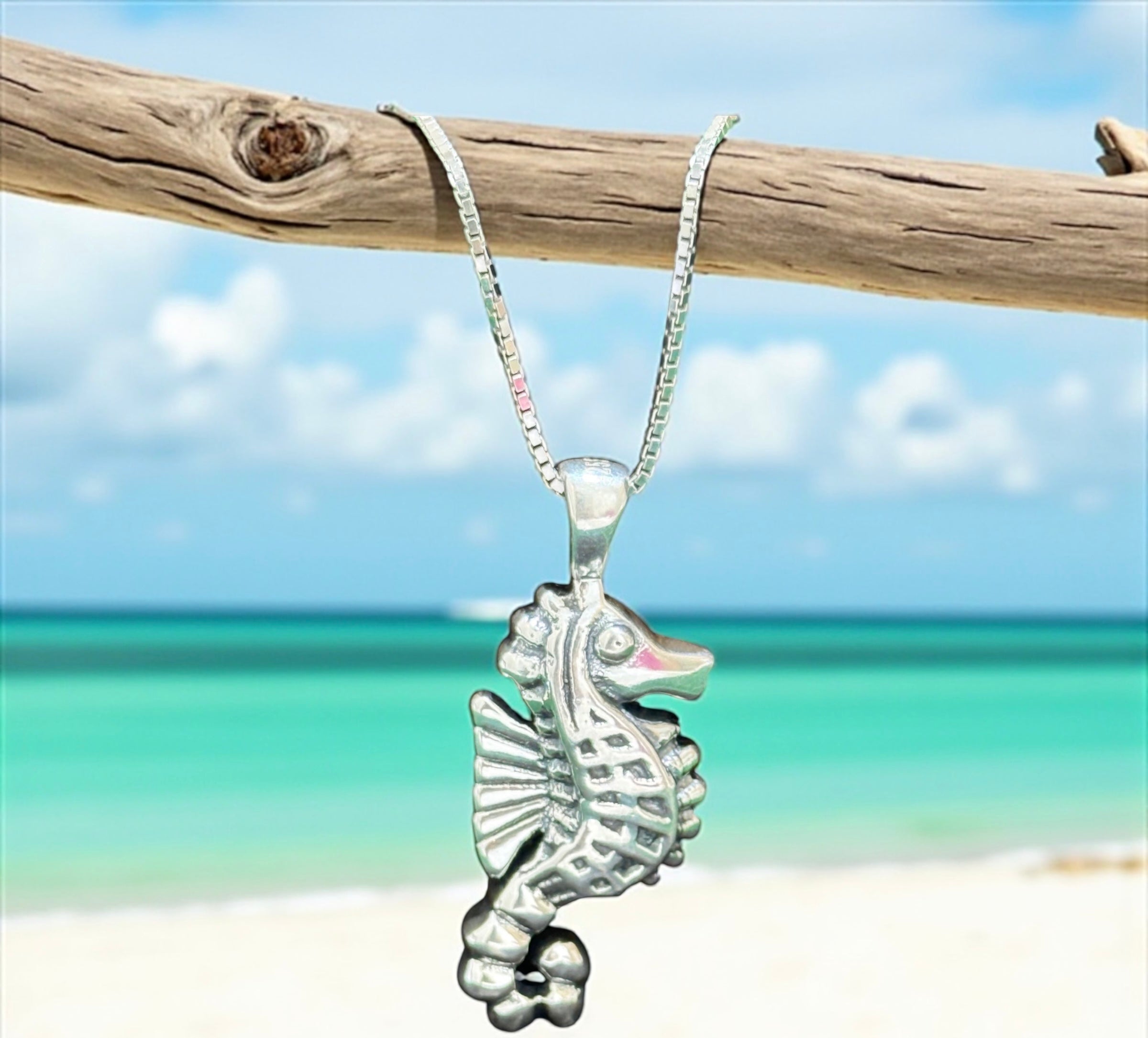 925 Sterling Silver sea horse pendant