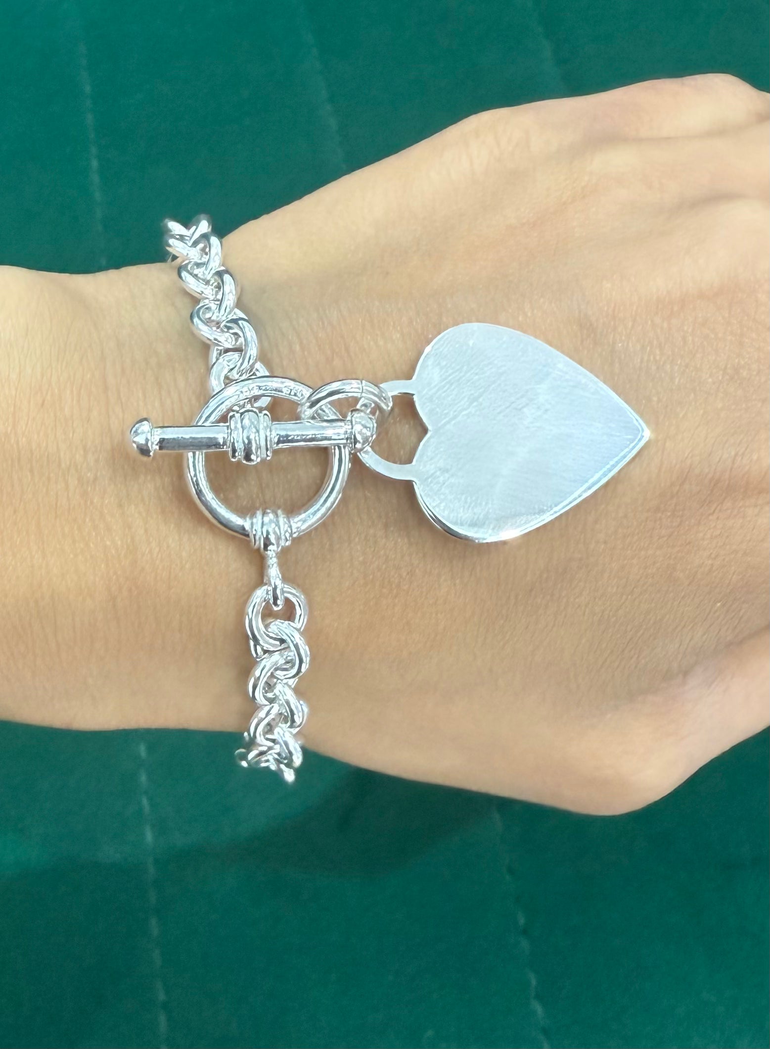 Gorgeous 925 solid sterling silver toggle heart bracelet 7”