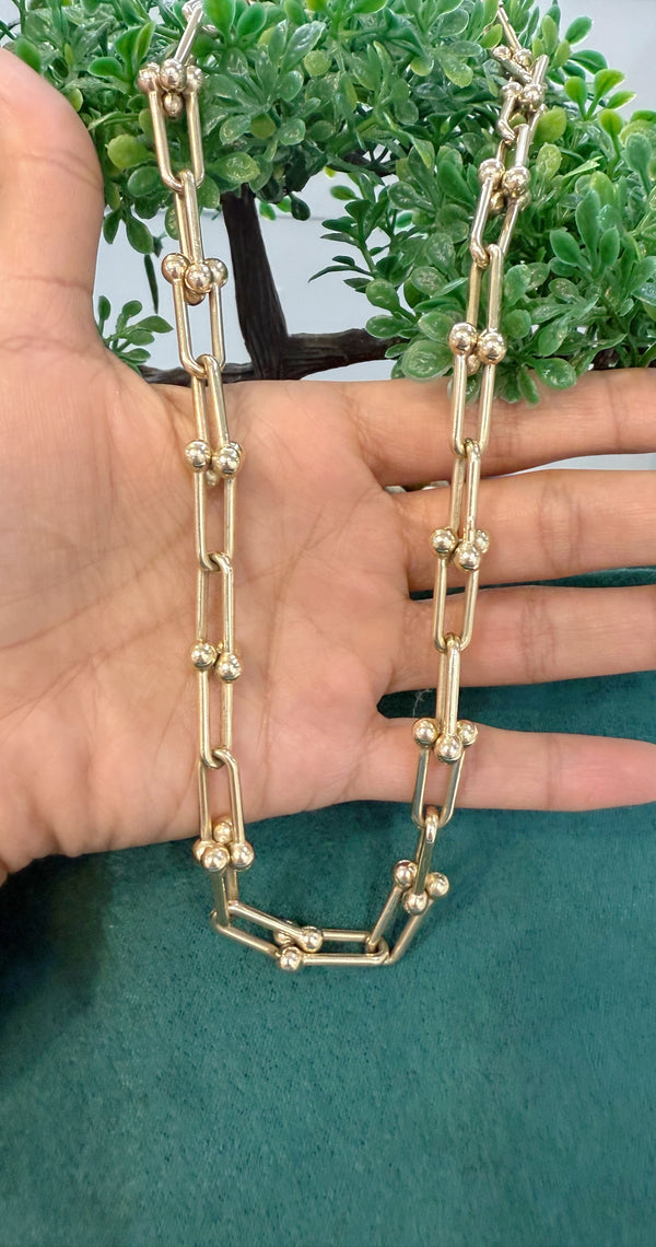 14k real gold beautiful light weight shackle chain 18” long