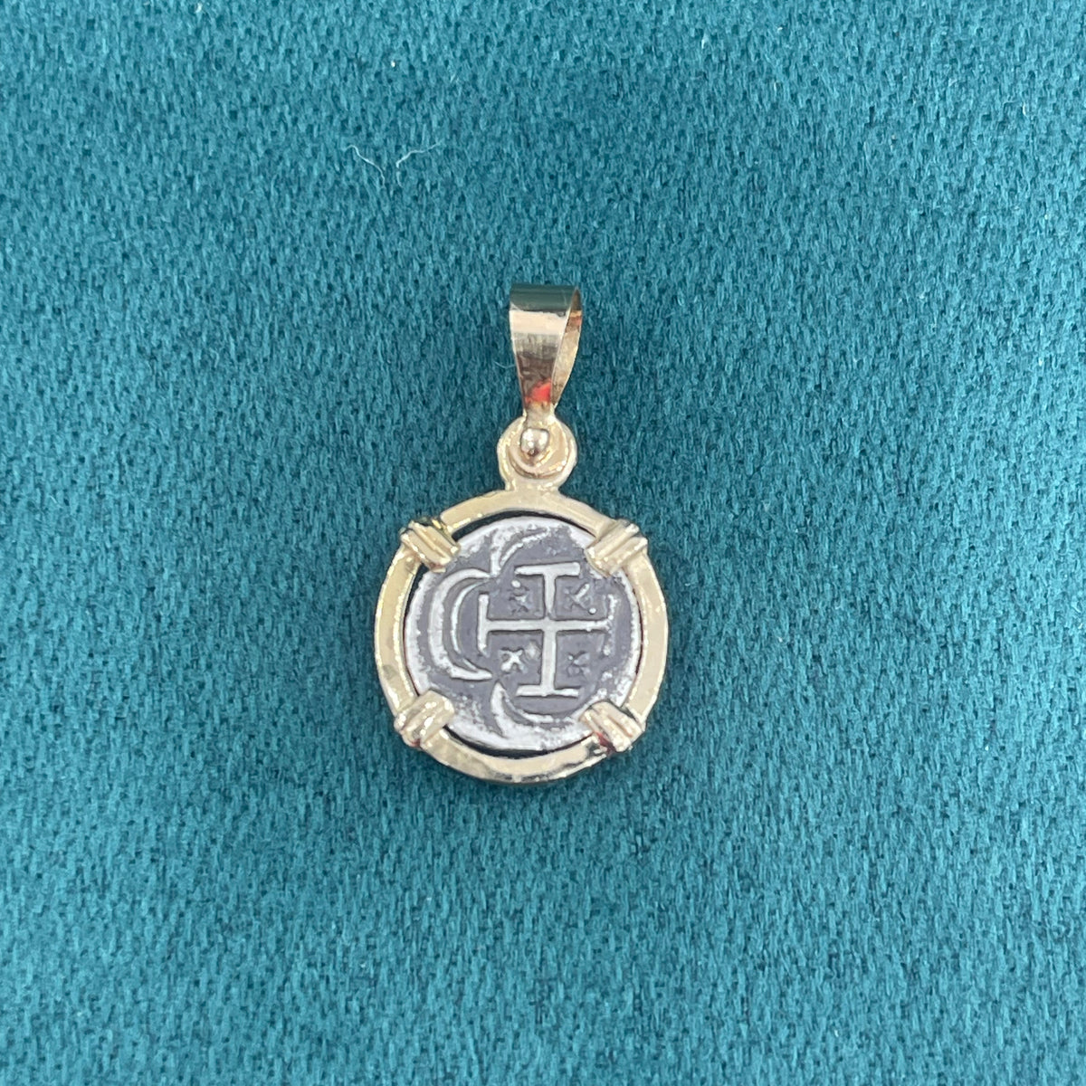 【Lavishe】Sera Vintage Coin Pendant Key Ring 14K-Yellow-Gold-Ancient-Style-