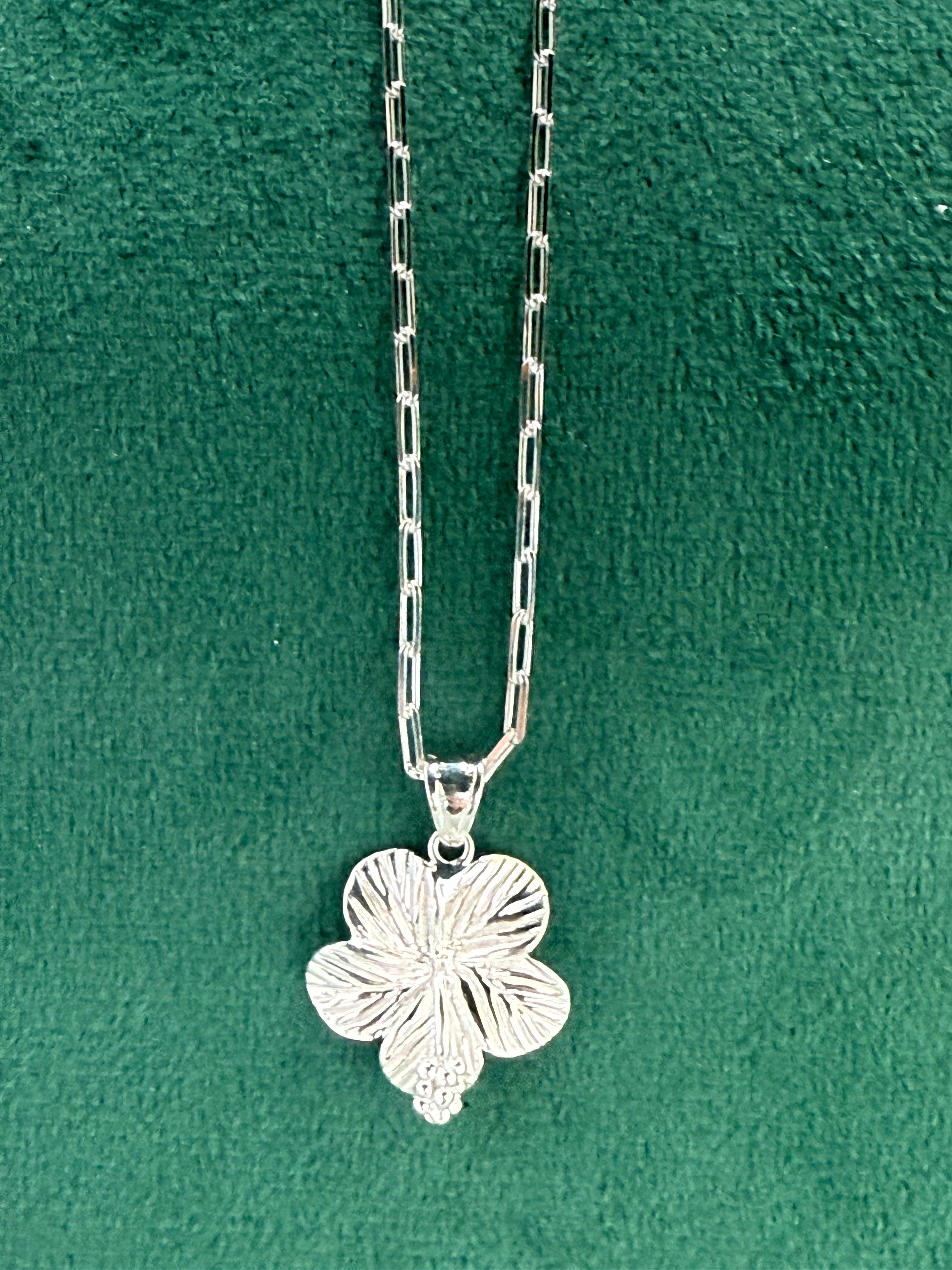Beautiful 925 sterling silver flower necklace