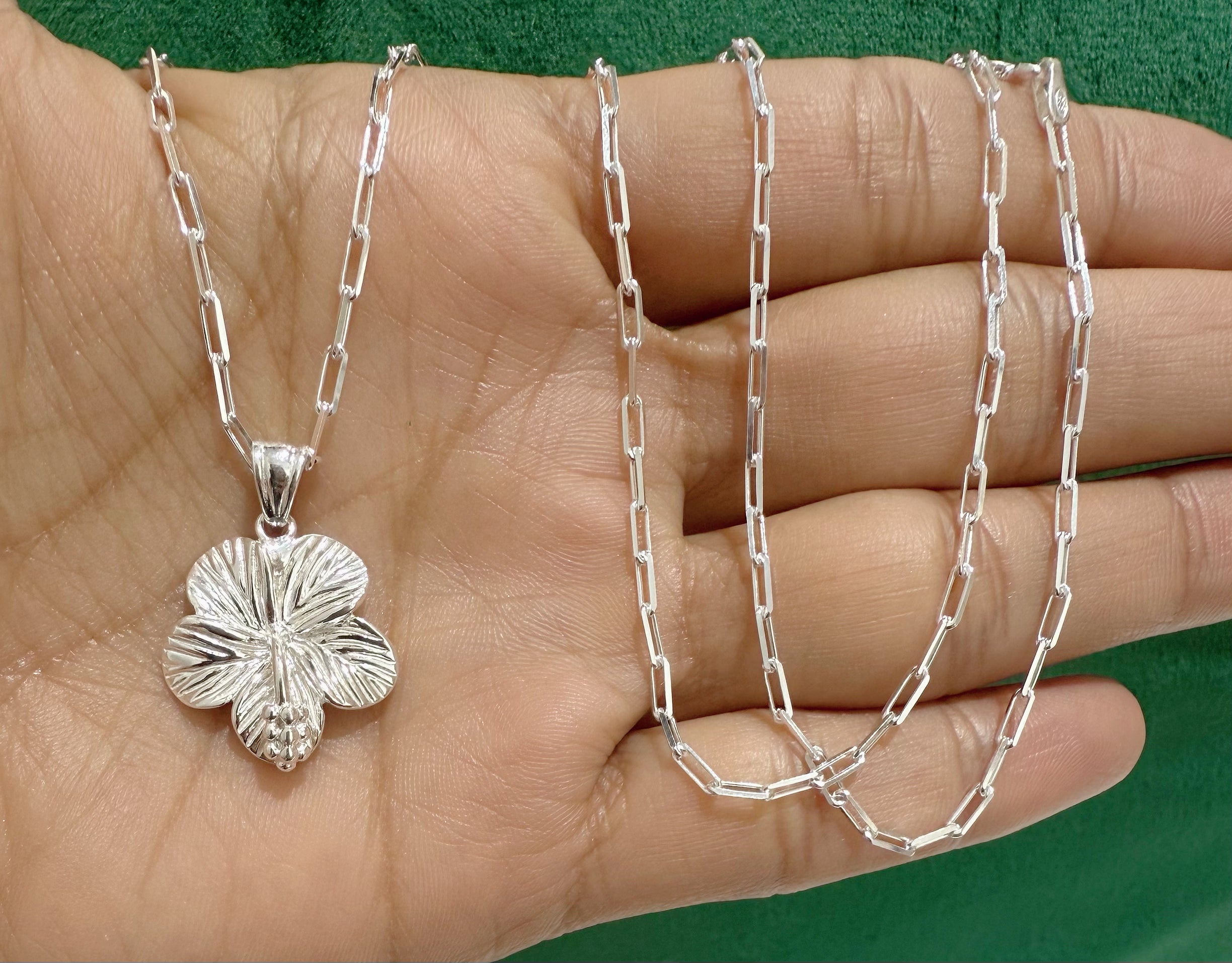 Beautiful 925 sterling silver flower necklace