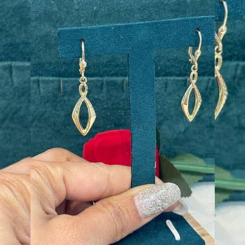 14K REAL GOLD FANCY DANGLE EARRINGS.